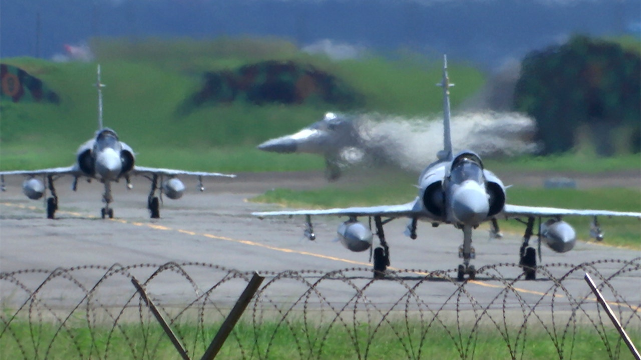 China-Taiwan-Fighter-Jets.jpg