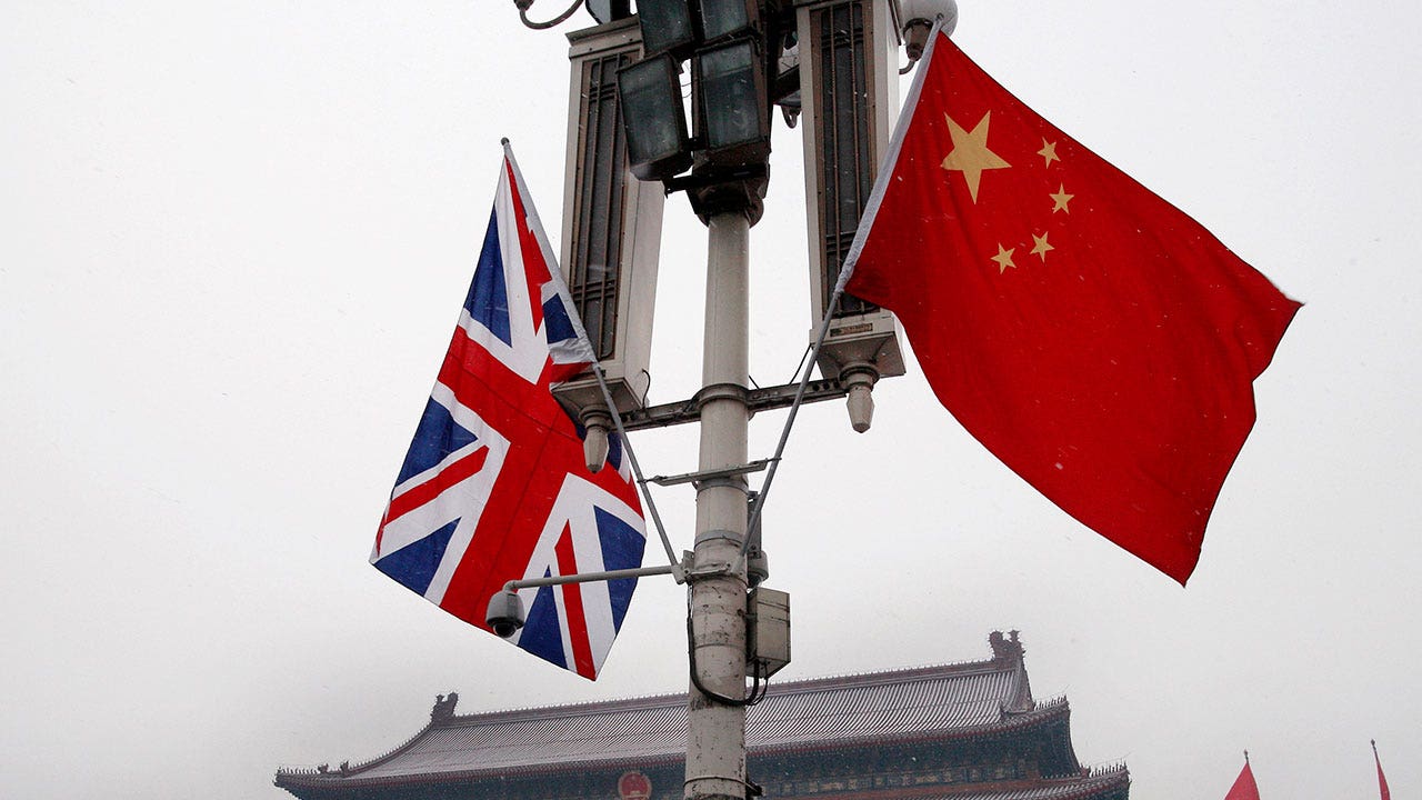 Chinese-British-Flags.jpg