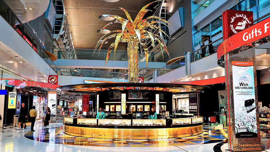 The-gold-shop-with-the-golden-palm-tree-in-Concourse-C.jpg