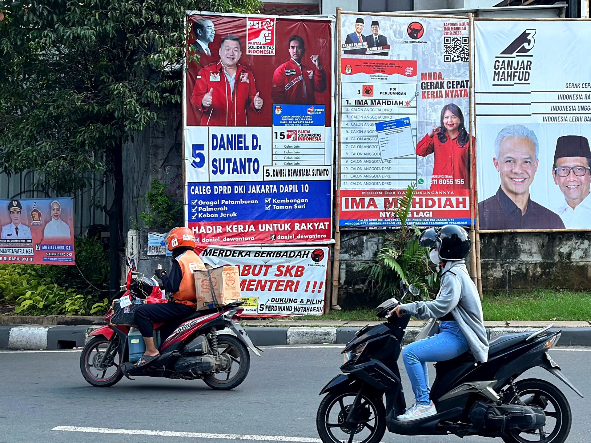 Campaign-banners-in-West-Jakarta-photographed-on-February-8-2024-as-Indonesia-is-set-to-carry-out-its-general-elections-on-February-14-2024.-Randy-Mulyanto_Al-Jazeera-1707780483.jpg