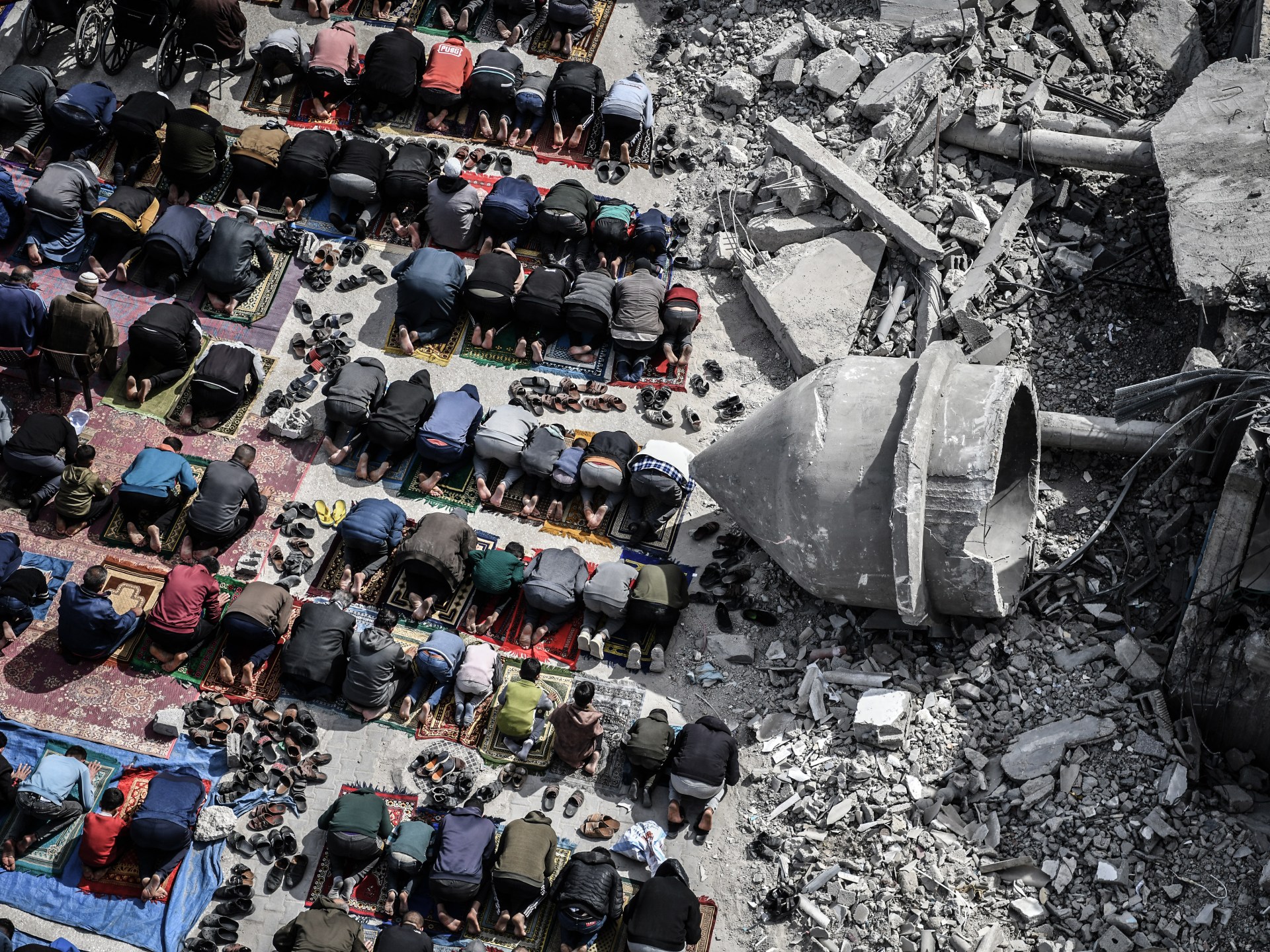 AA-20240301-33853497-33853495-FRIDAY_PRAYERS_OF_PALESTINIANS_AMONG_DESTROYED_MOSQUE_RUBBLE_IN_GAZA_STRIP-1709468351.jpg