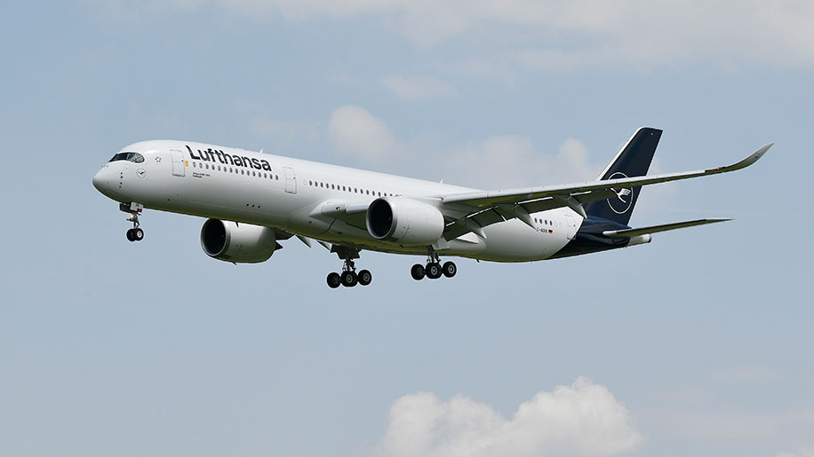 Lufthansa-A350-900-Karsruhe.jpg