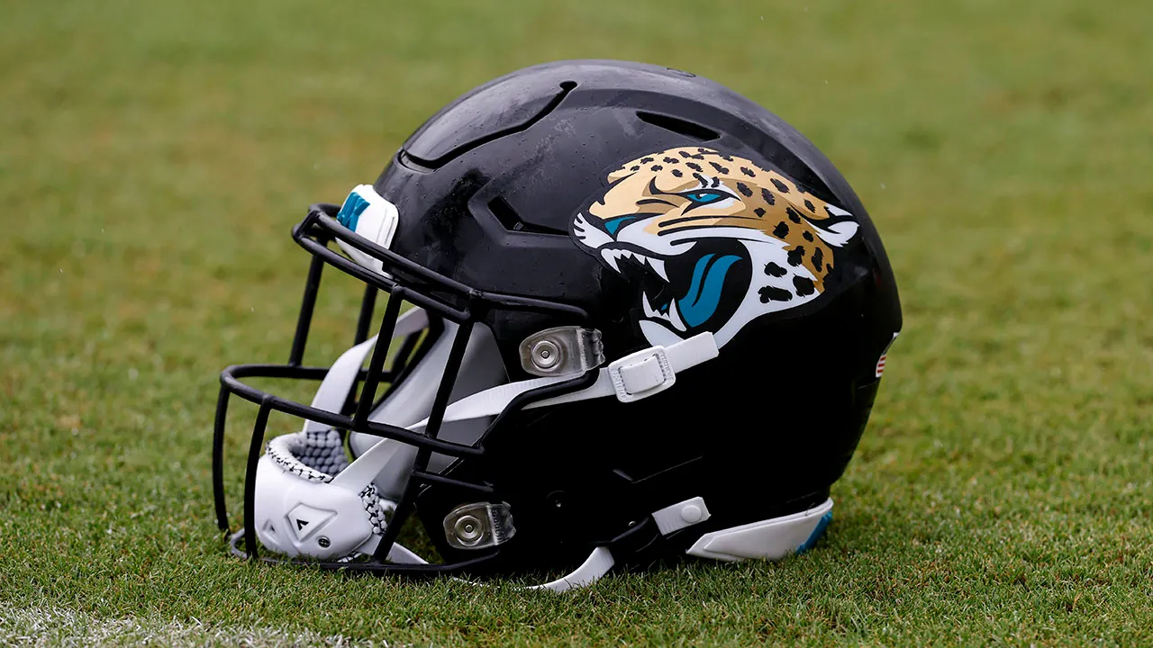 jaguars-helmet.jpg