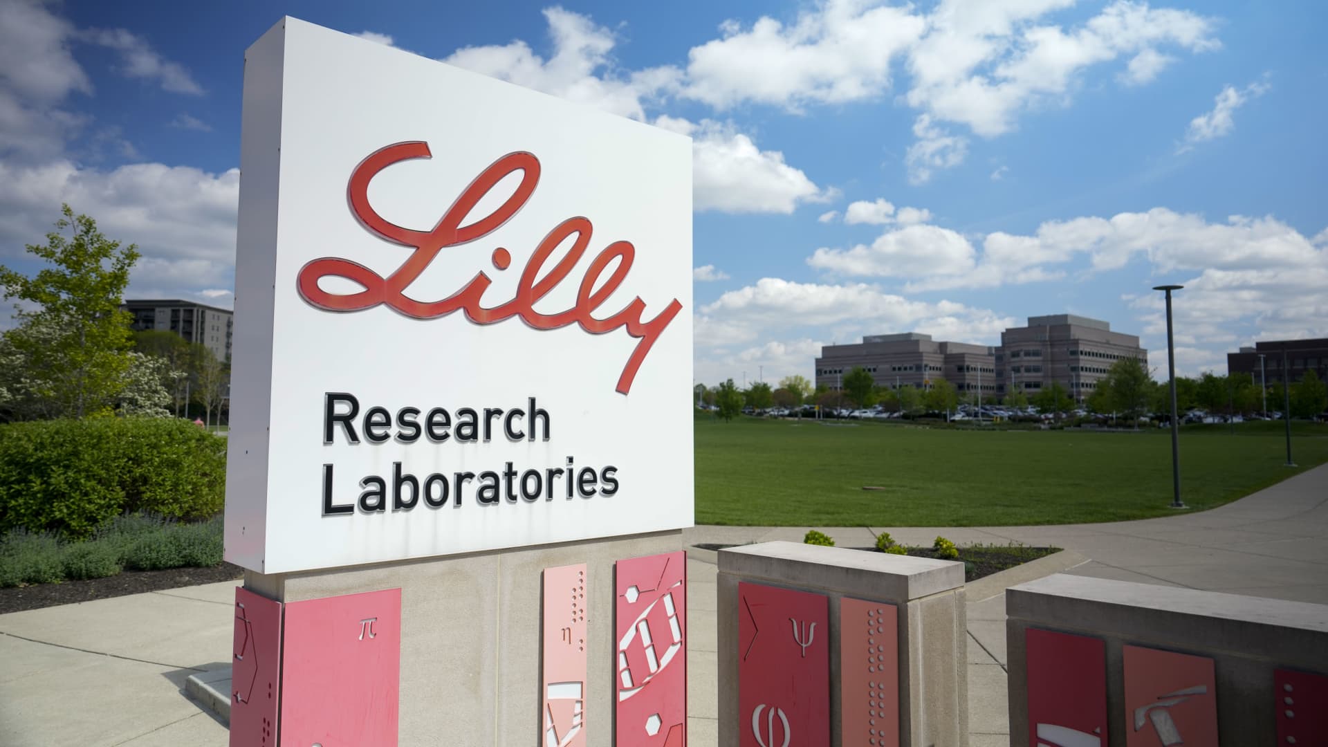 107235494-1683201790787-gettyimages-1252633286-ELI_LILLY_HQ.jpeg