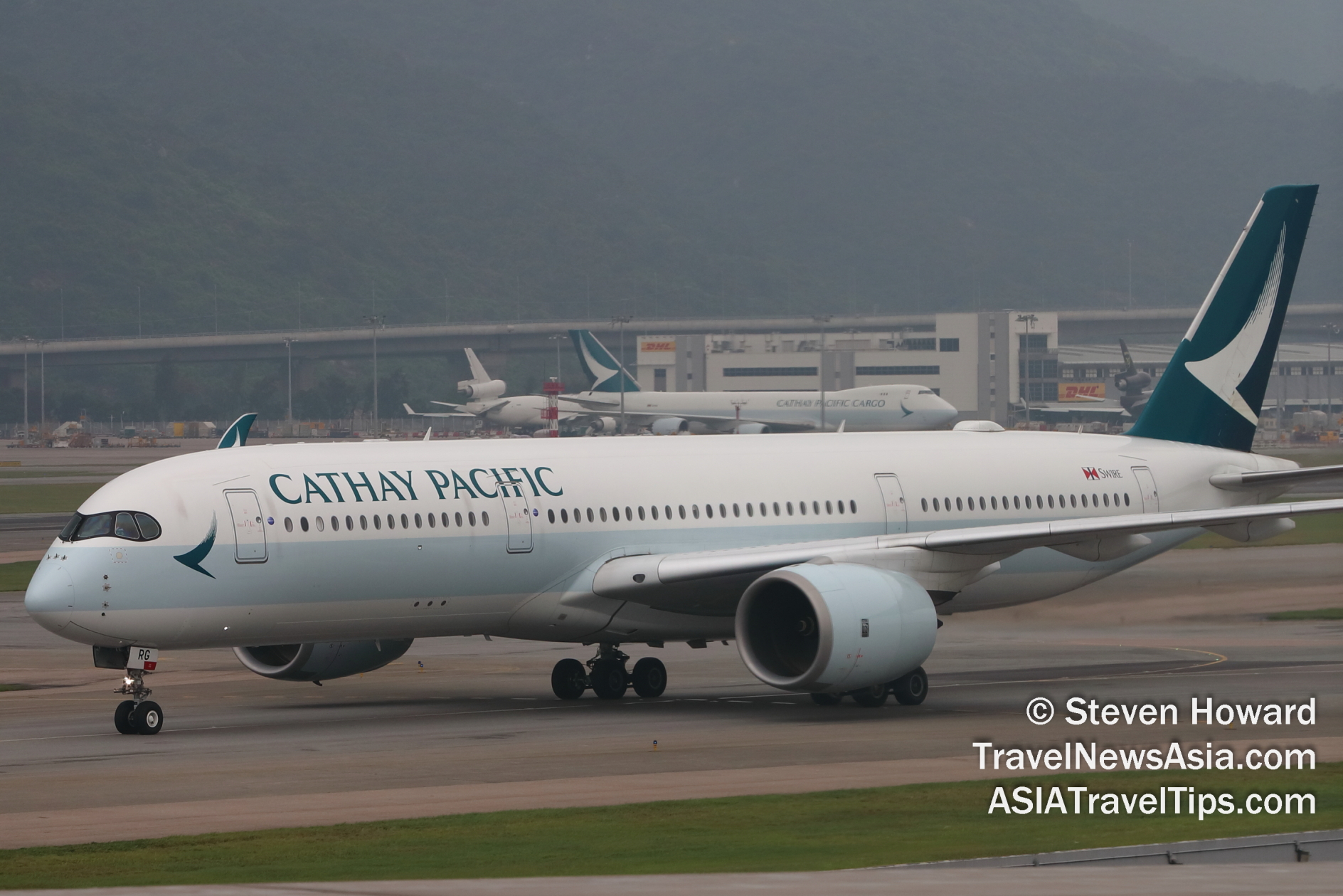 CathayPacificAirbusA350_4146.jpg