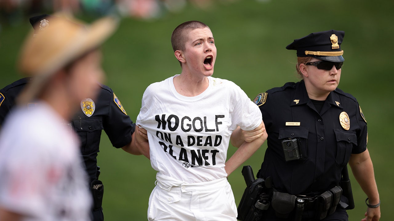 Golf-Protester-.jpg
