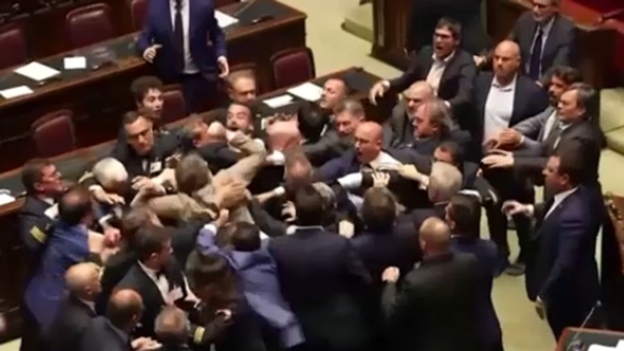 Italy-parliament-brawl-3.png