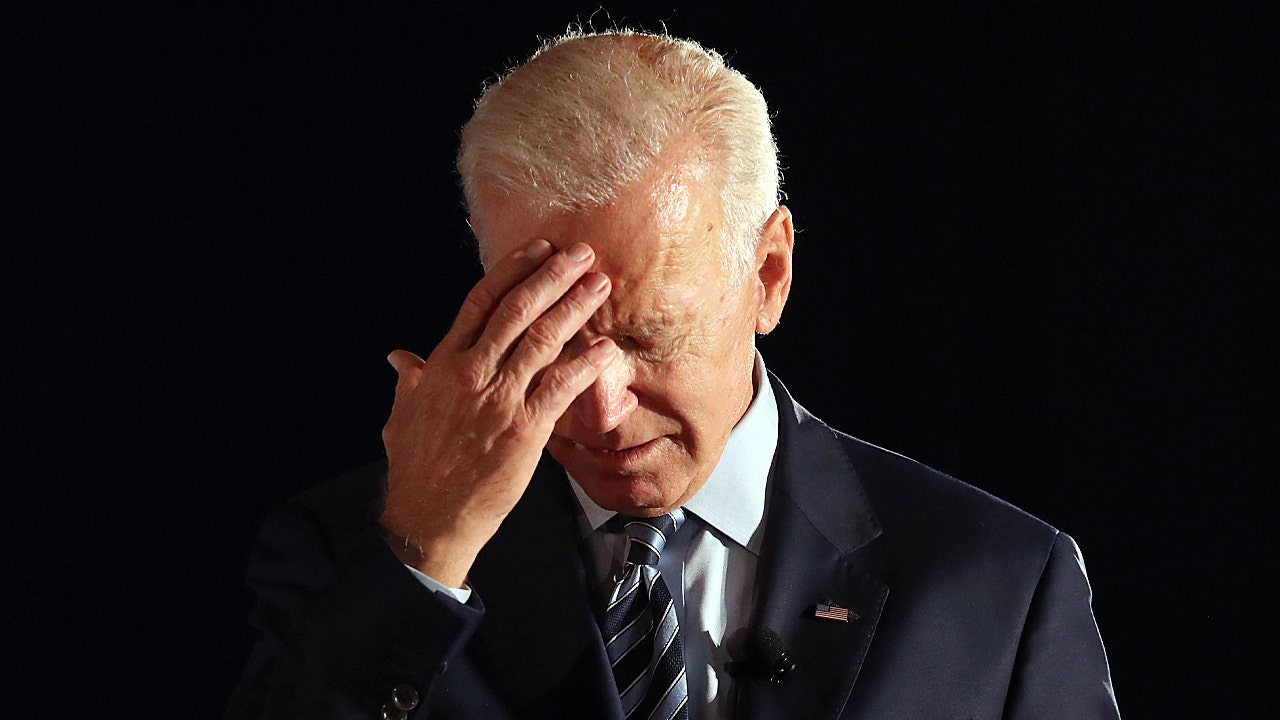 Biden-head-down.jpg