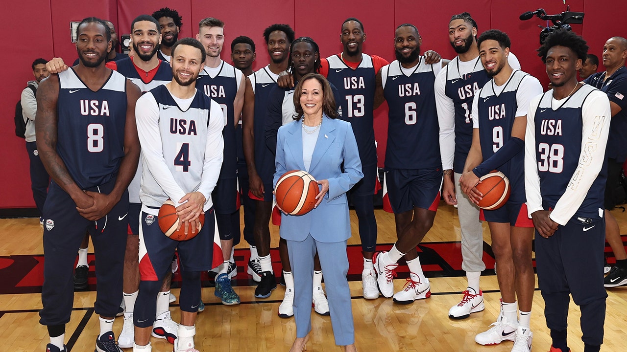 Kamala-Harris-USA-Basketball.jpg