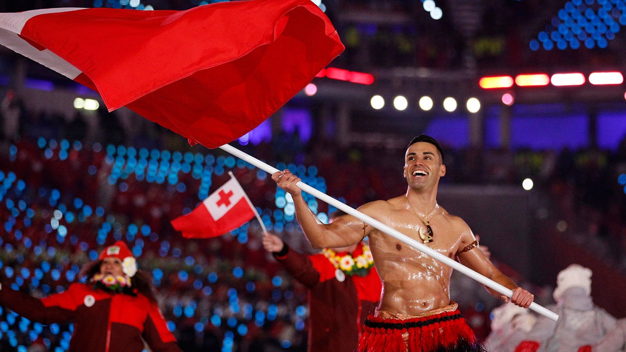 Tongan-flag-bearer.jpg