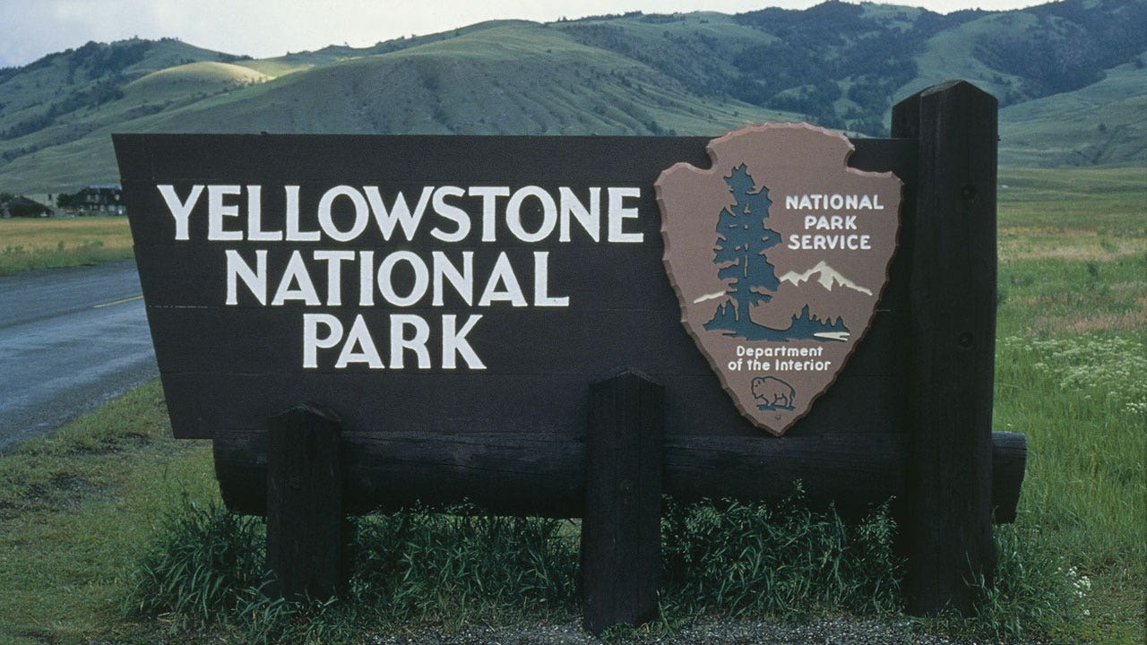 Yellowstone-sign.jpg