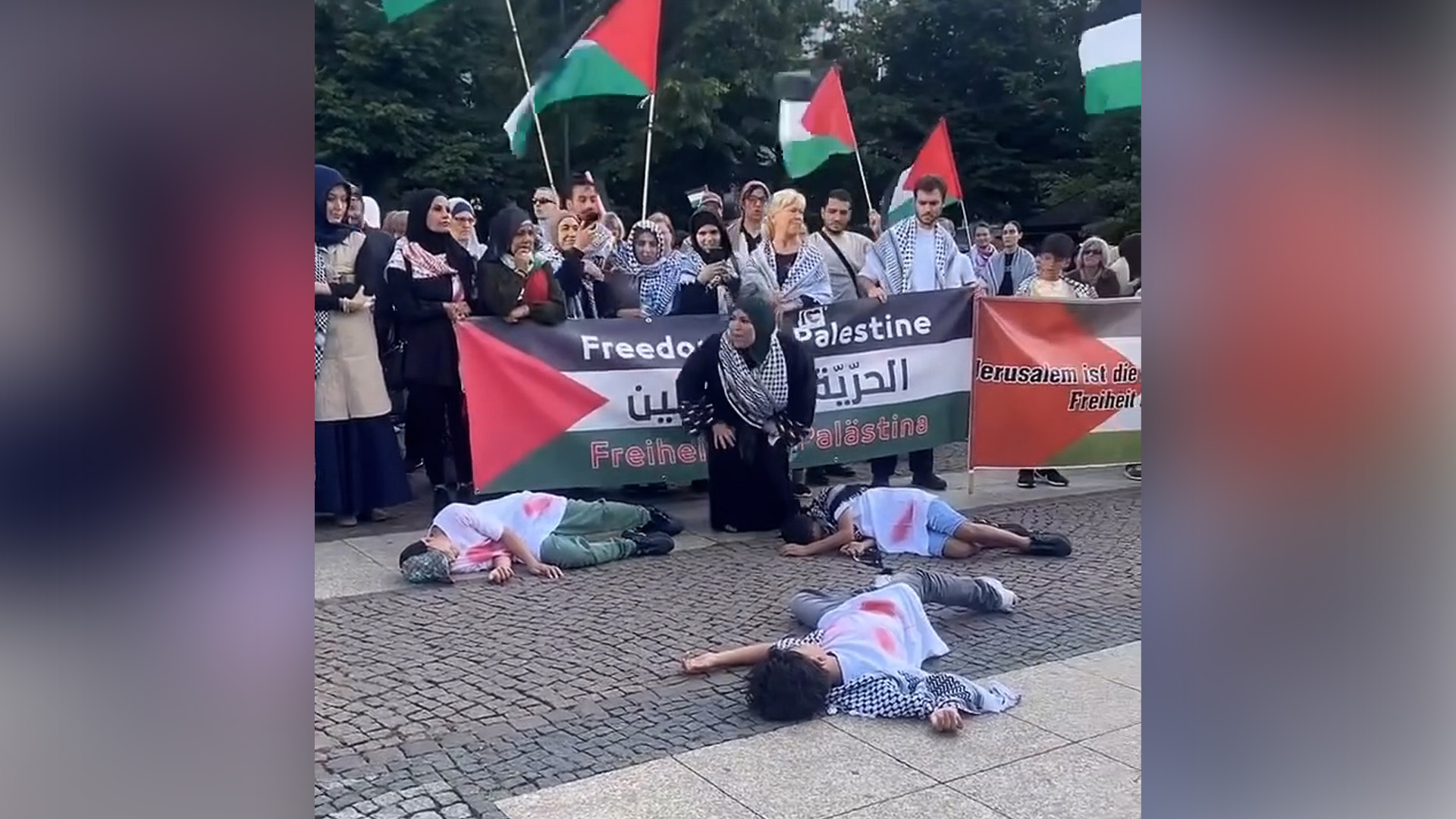 mini-Gaza-Berlin-protesters-1721934075.jpg