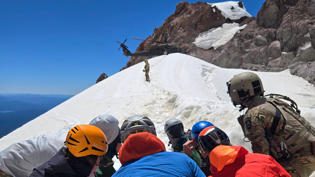 mt-hood-climber-rescue3.jpg