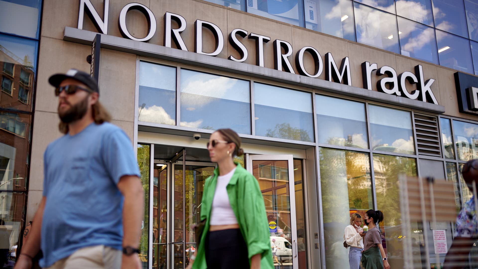 107155062-1669052594417-gettyimages-1242726075-NORDSTROM_EARNS.jpeg