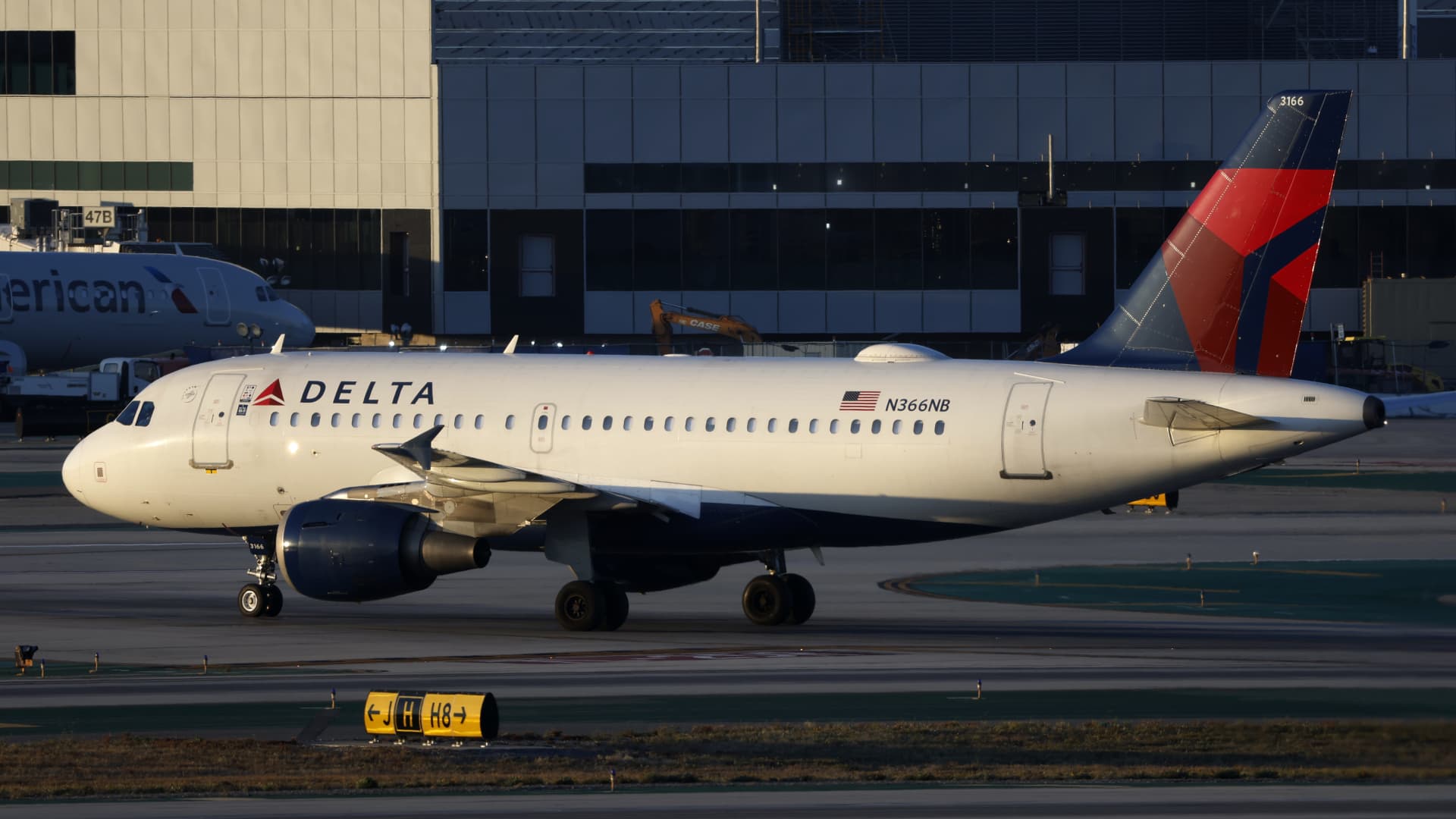 107432973-1719331514205-gettyimages-2151560767-lax_aircraft_ka_016.jpeg