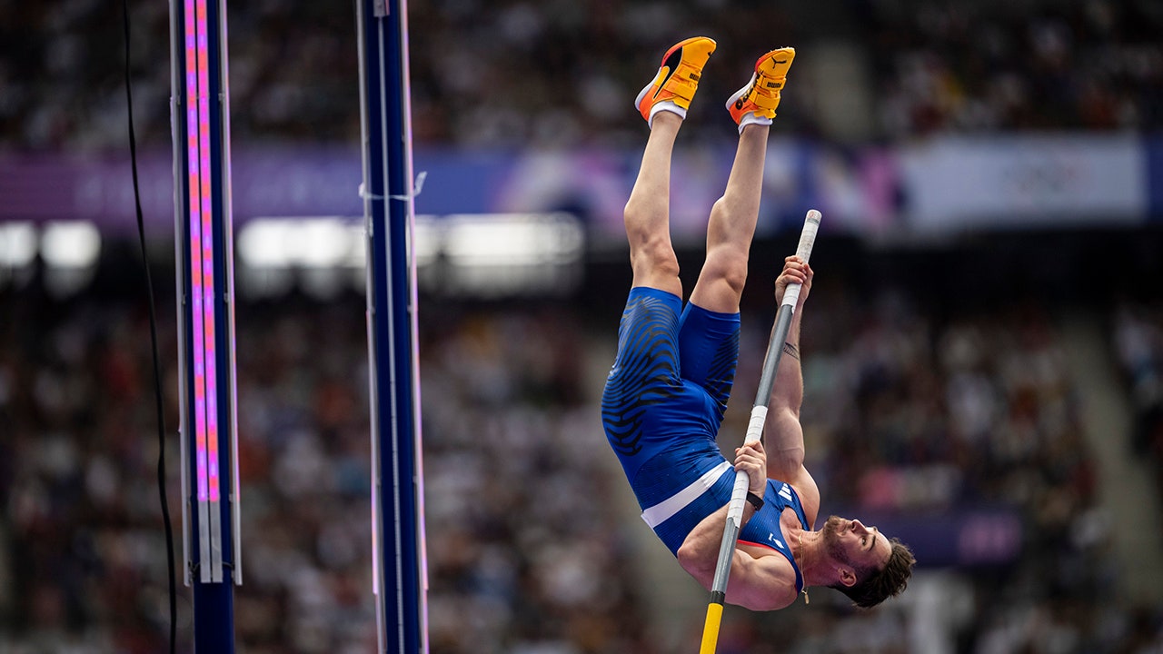 37f632b8-pole-vaulter-olympics.jpg