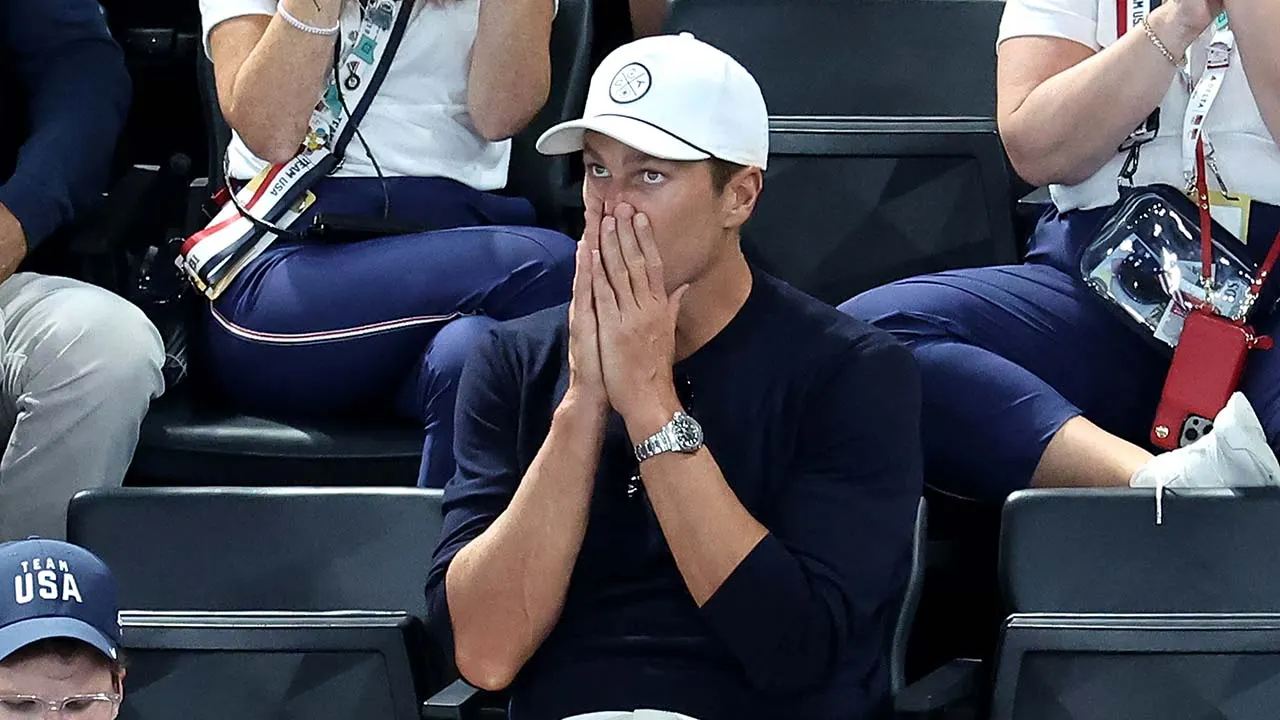 Tom-Brady-watches-gymnastics.jpg