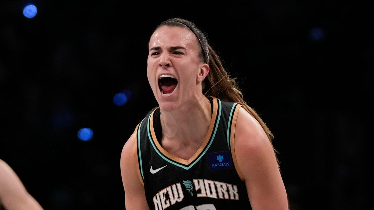 2fcd222c-sabrina-ionescu.jpg