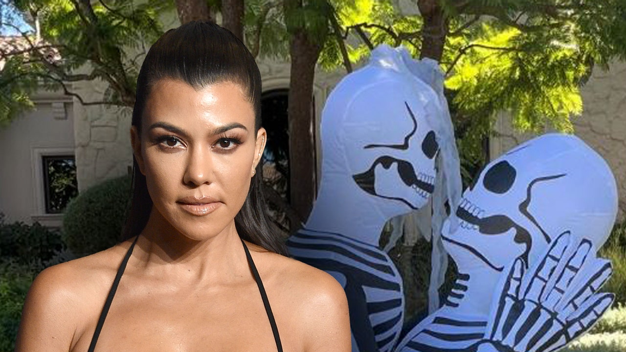 kourtney-kardashian-halloween-decor.jpg