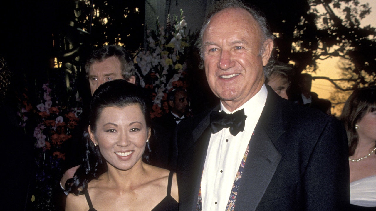 gene-hackman-betsy-smiling.jpg