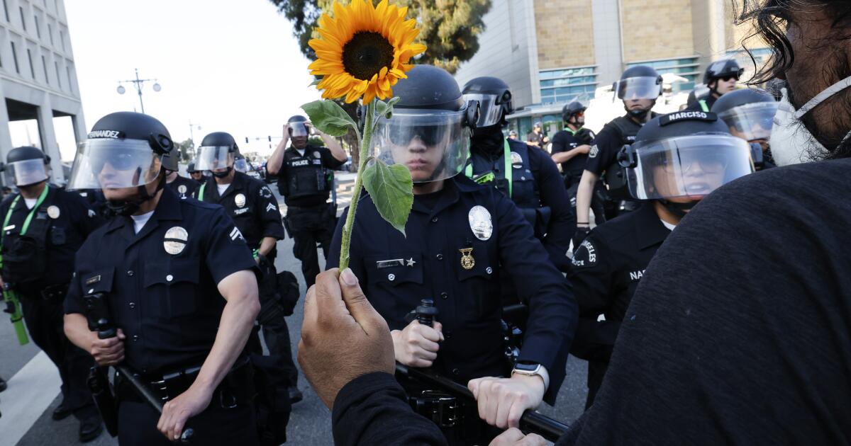 urlhttps3A2F2Fcalifornia-times-brightspot.s3.amazonaws.com2Ffc2F8d2Fd6eb7a5e493bb1c697846cfe.jpeg