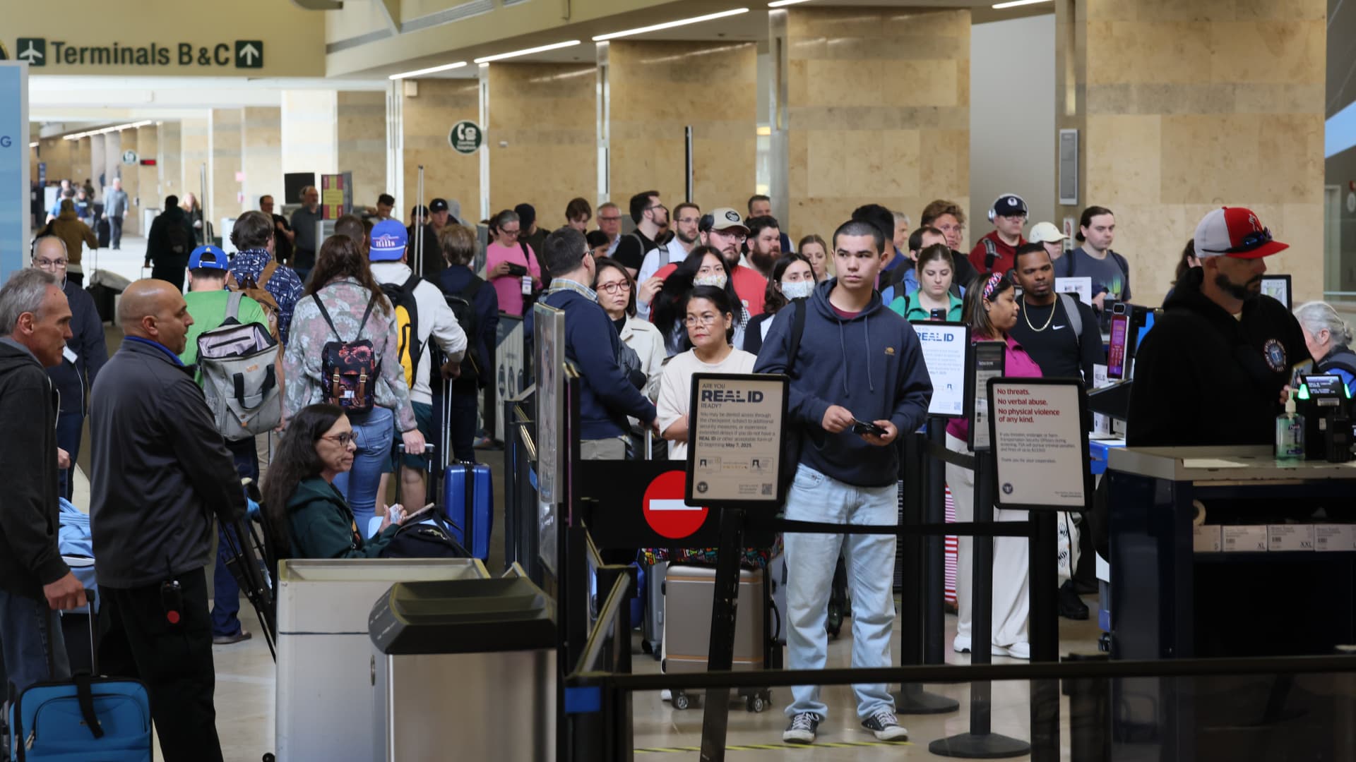 108142492-1746647949080-gettyimages-2213291381-1505425-me-real-id-airports-09.jpeg