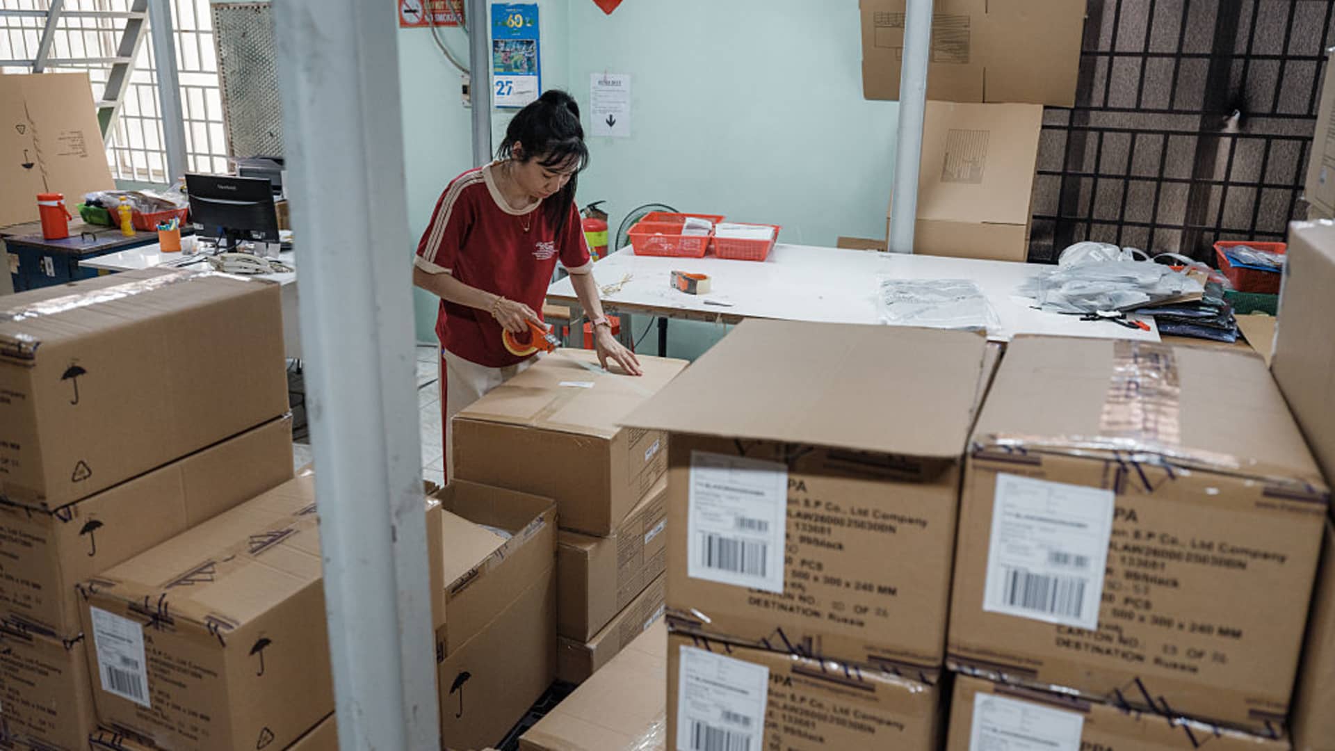 108167481-1751535845326-gettyimages-2209370011-VIETNAM_GARMENT.jpeg