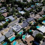 108175707-1753277341272-gettyimages-2224475962-US_MORTGAGE_RATES.jpeg