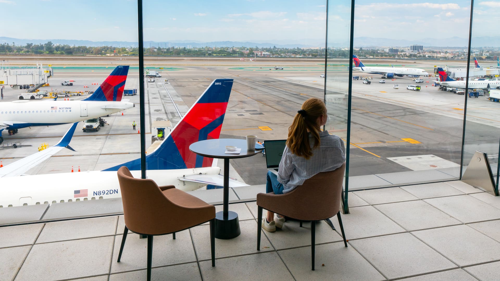 108075830-1734108770024-gettyimages-1242900935-220902b7_delta_lax_gvs_b-gr_01.jpeg