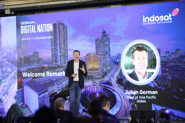 Julian_Gorman_on_stage_at_GSMA_Digital_Nation_summit_Jakarta_600x400.png