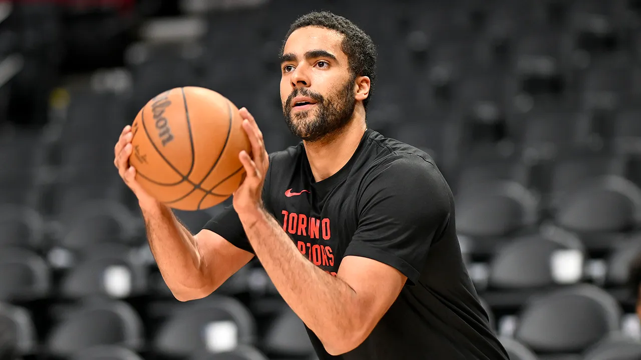 jontay-porter-warms-up-raptors.jpg