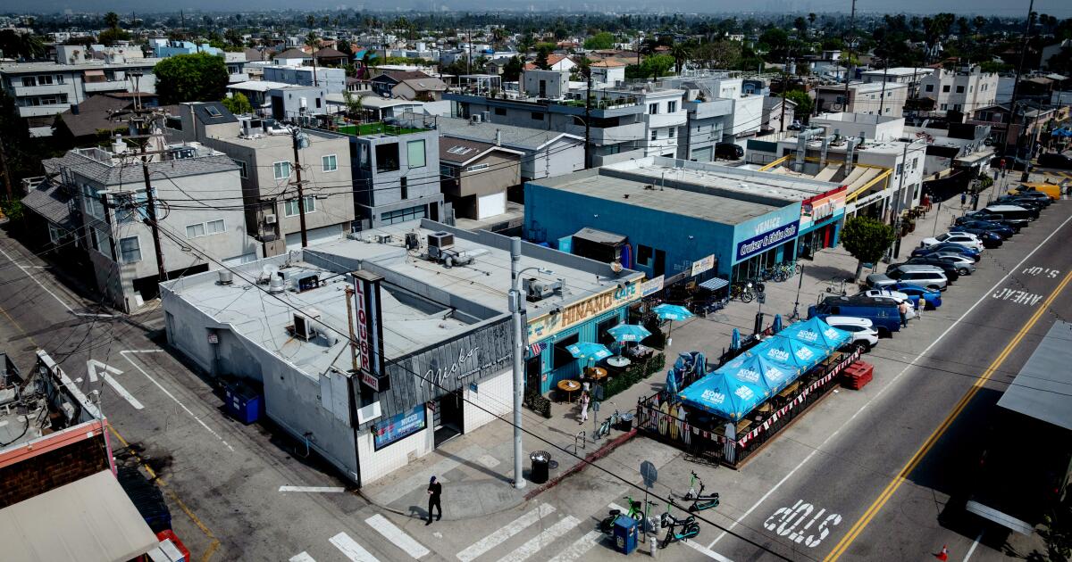 urlhttps3A2F2Fcalifornia-times-brightspot.s3.amazonaws.com2F302F942Fd8b6d0504c449645e1c768ff.jpeg
