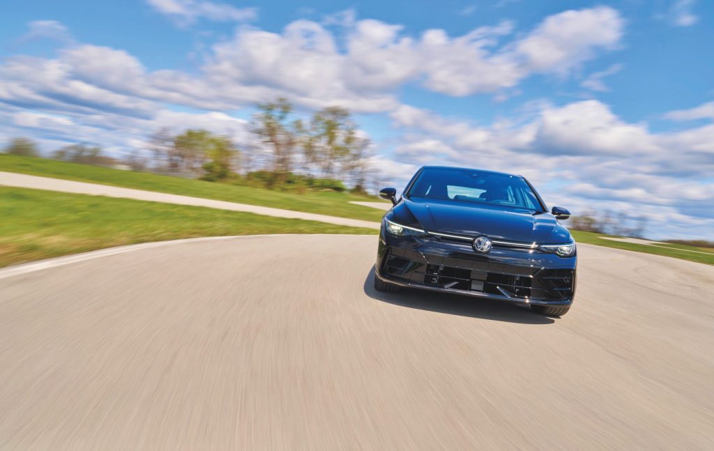 Original-19023-2025-golf-r-black-edition-mythos-black-metallic-17-e1778157816538-1024x647.jpg