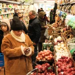 grocery-store-nyc-crowded.png