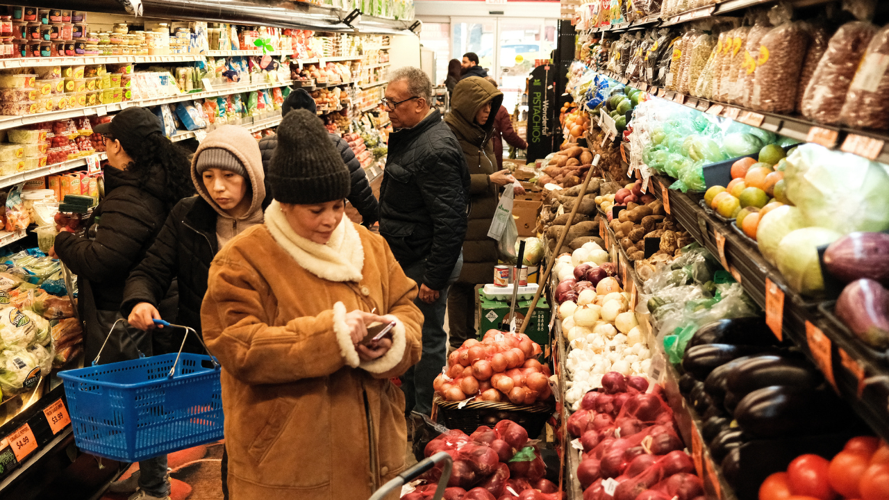 grocery-store-nyc-crowded.png
