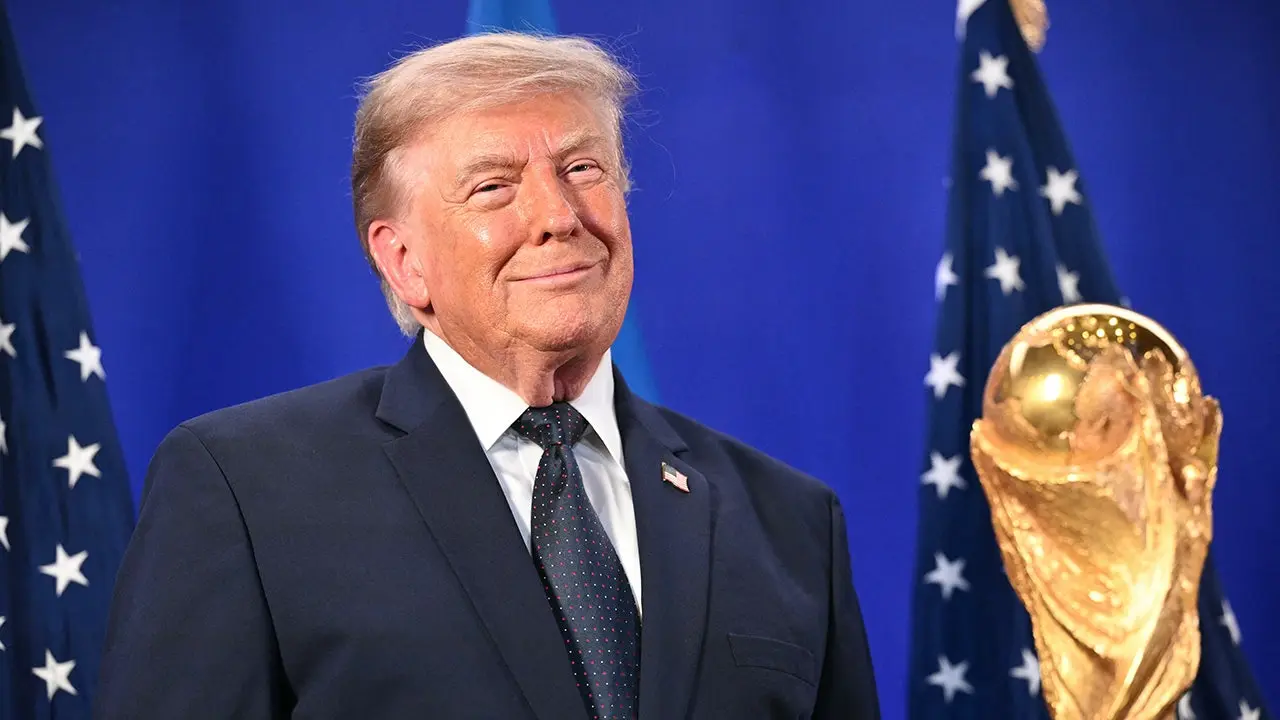 Donald-Trump-Trophy.jpg