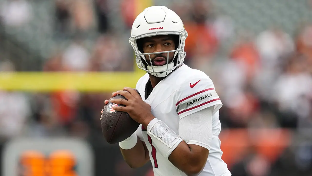 jacoby-brissett-warms-up-cardinals-bengals.jpg