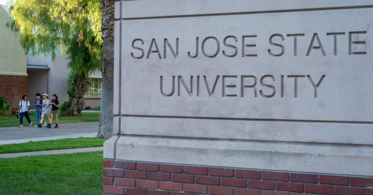 urlhttps3A2F2Fcalifornia-times-brightspot.s3.amazonaws.com2F0c2F432F946cebc945a68887ab435a27.jpeg