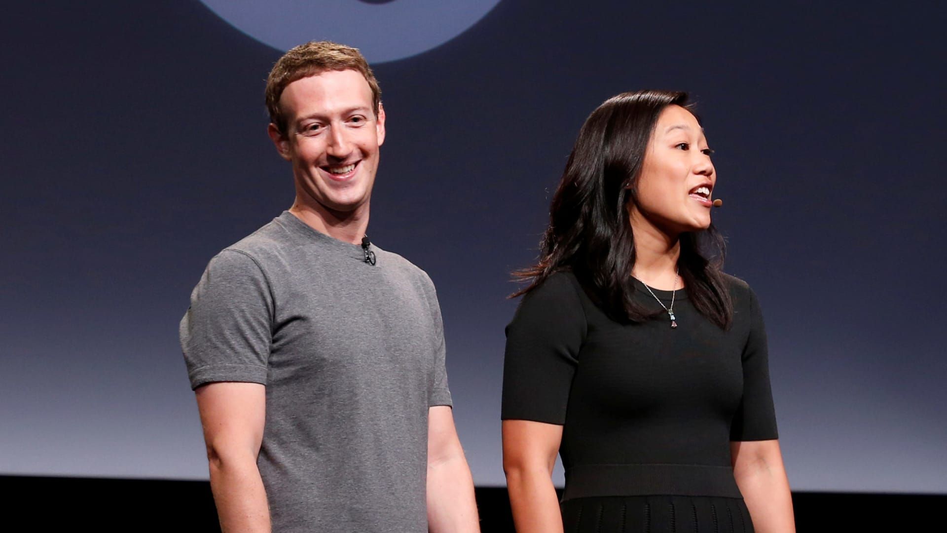 104659596-chan-zuckerberg2r.jpg