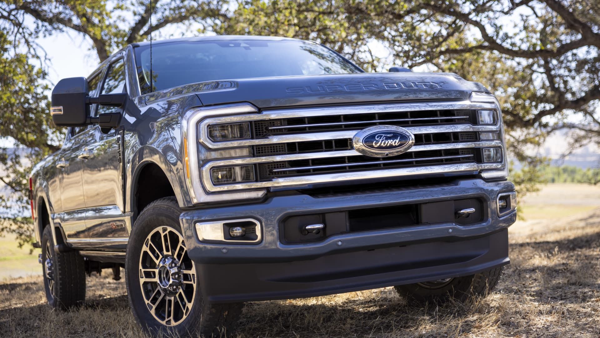 107124993-1664285078250-2023_Ford_Super_Duty_F-350_Limited_07.jpg