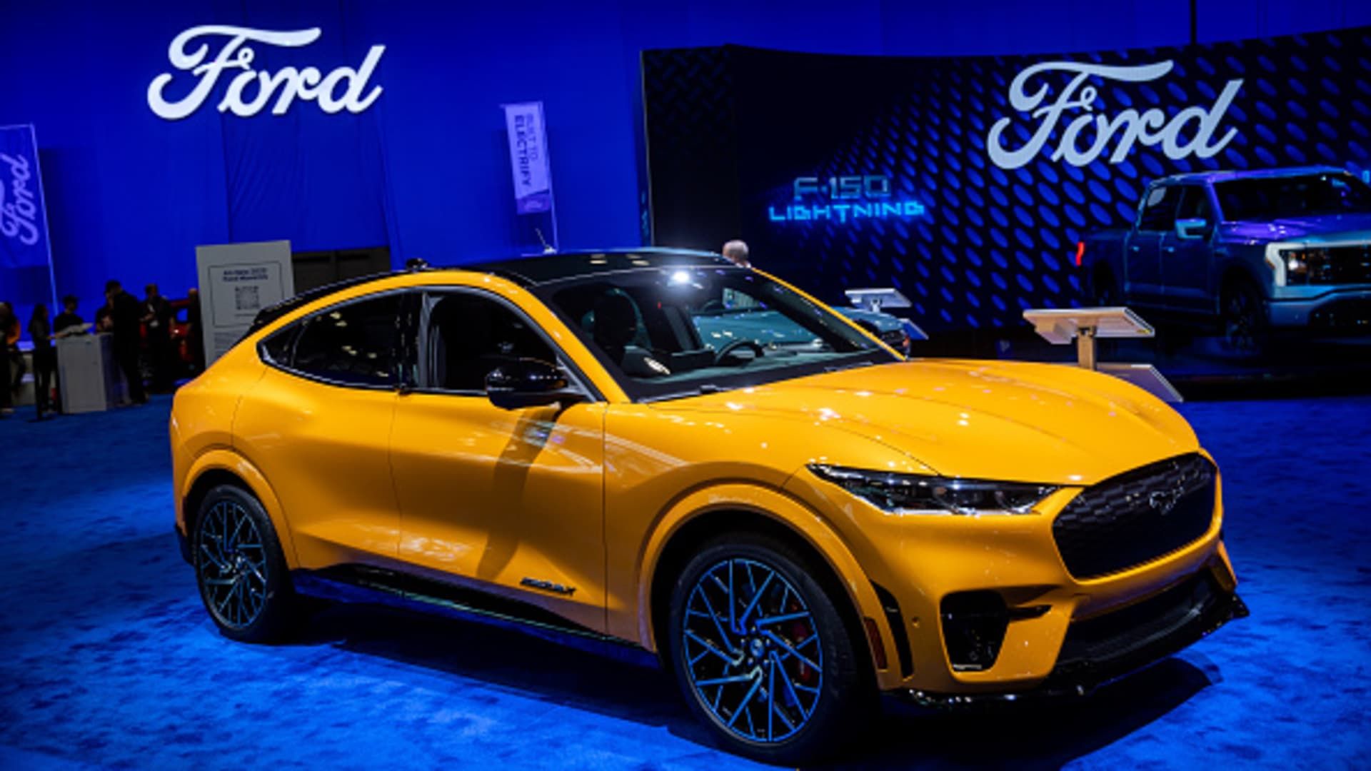 107346357-1702388978117-gettyimages-1239986619-NY_AUTO_SHOW_2022.jpeg