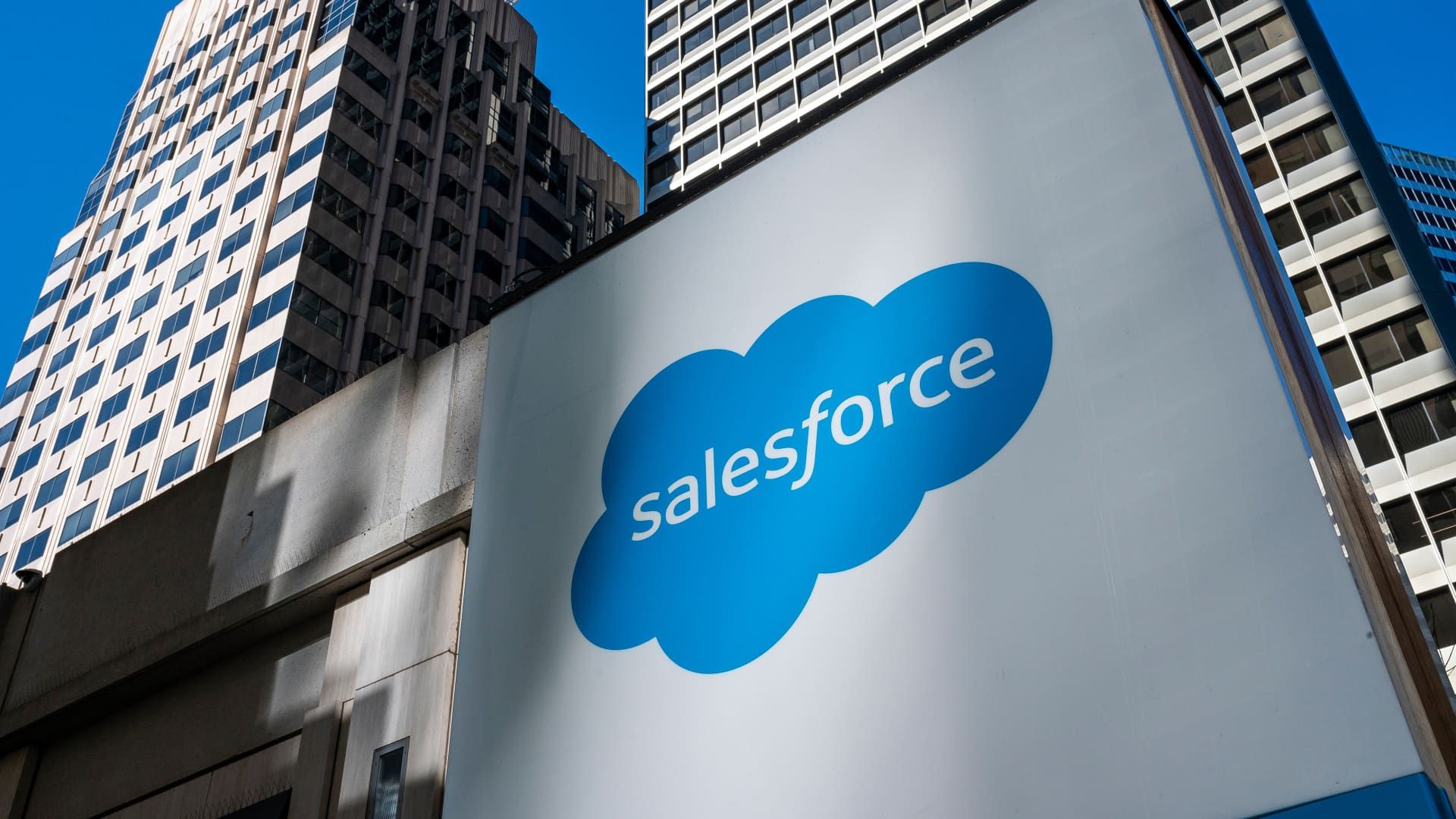 107349087-1702929578305-gettyimages-1810776485-SALESFORCE_EARNS.jpeg