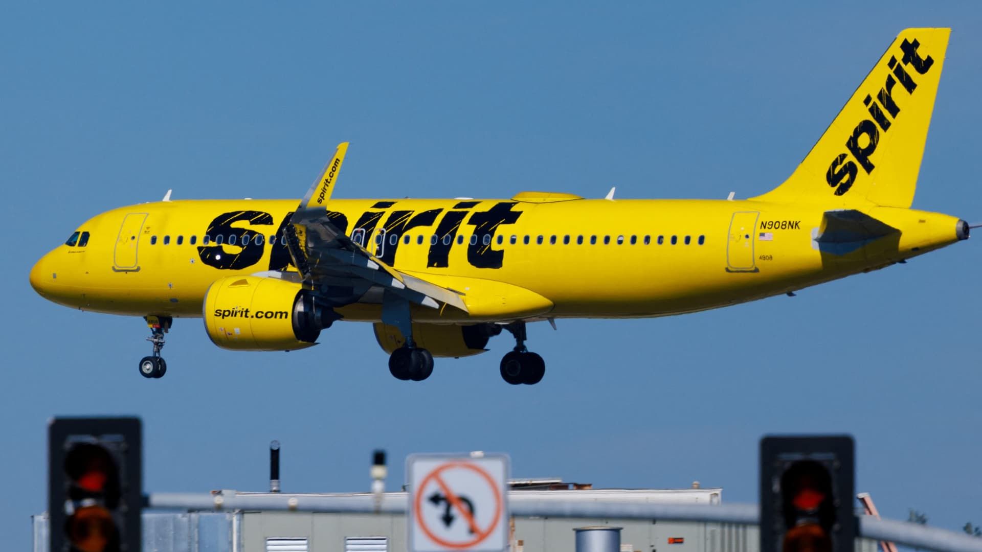 107362922-17060161402024-01-18t204358z_1819896119_rc2ik5aw55um_rtrmadp_0_spirit-airlines-m-a-jetblue.jpeg