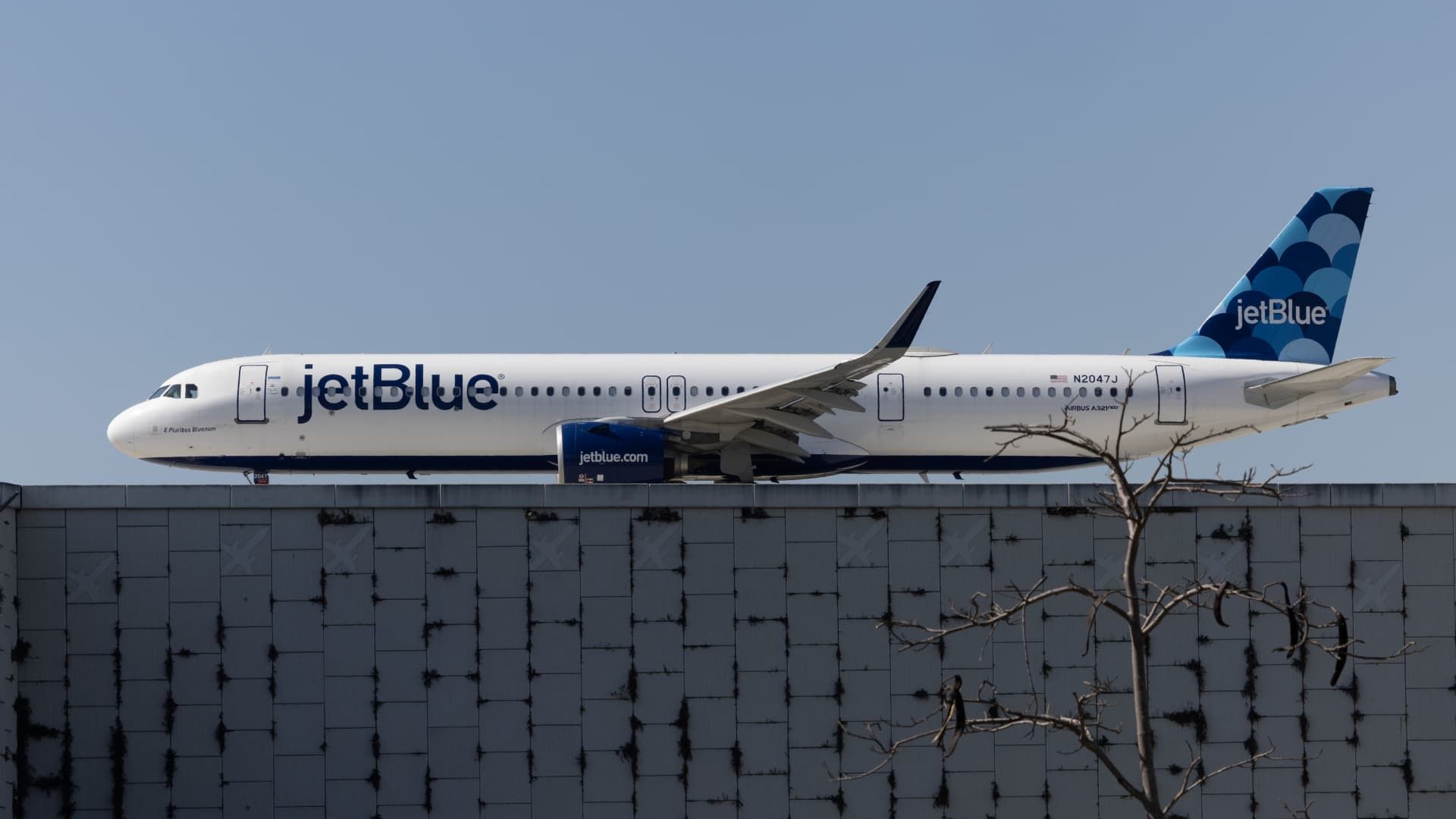 107372574-1707778090281-gettyimages-1975609299-jetblue11_gdwwrlyq.jpeg