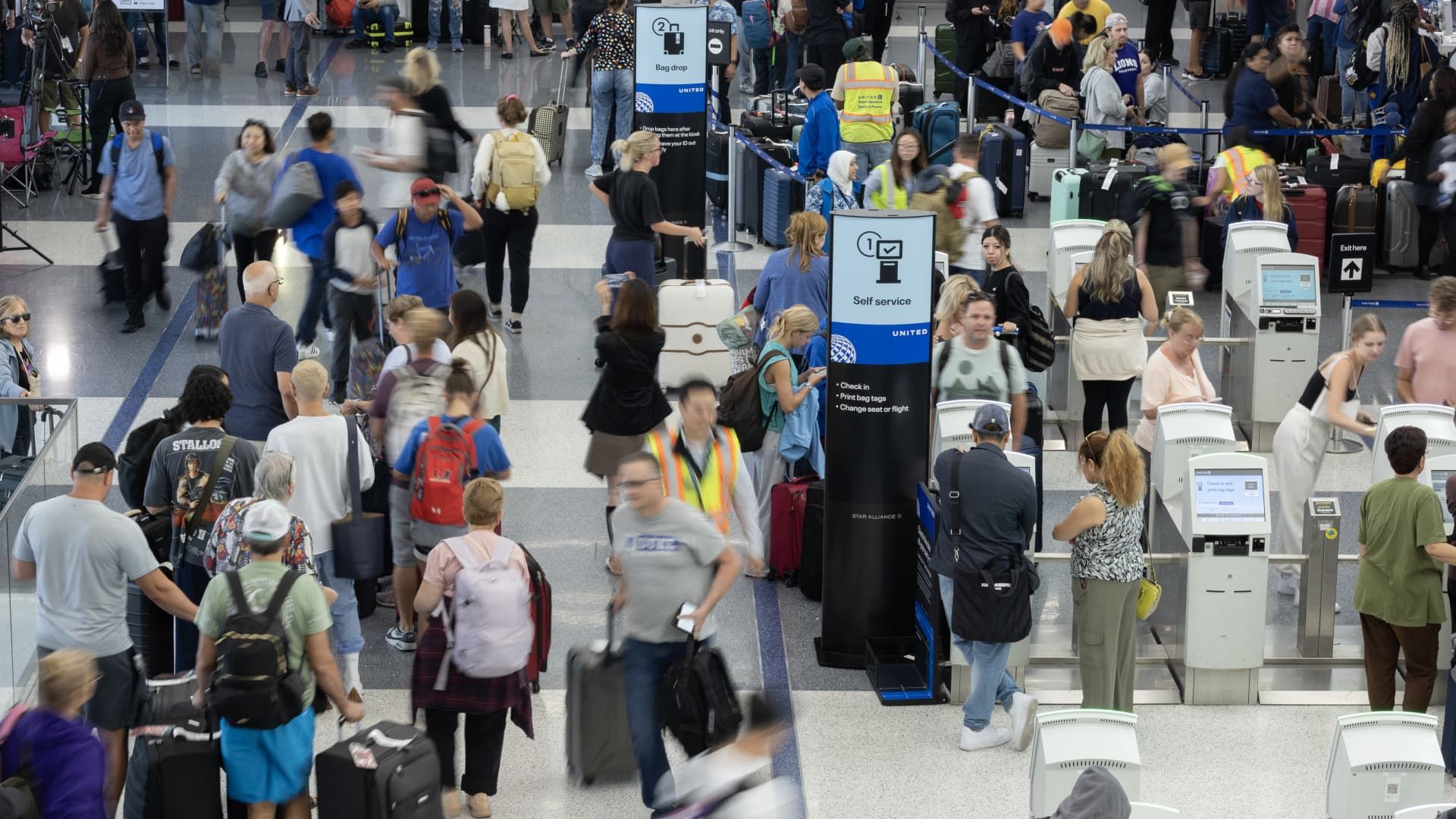 108009228-1721412300800-gettyimages-2162032711-1467689-me-global-outage-lax-04-mjc.jpeg