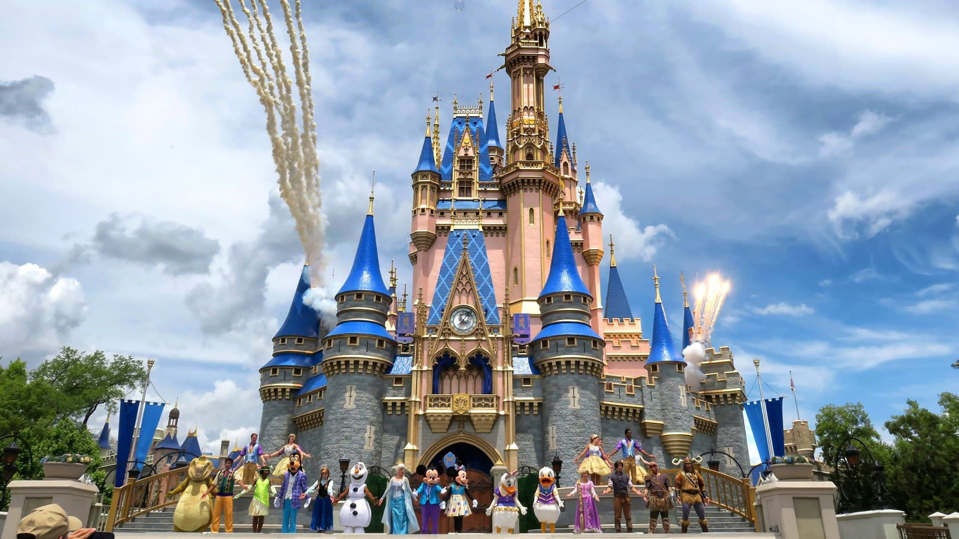 108016945-1722962031529-gettyimages-2164900570-TRV-UST-DISNEYWORLD-RIDE-PASSES-OS.jpeg