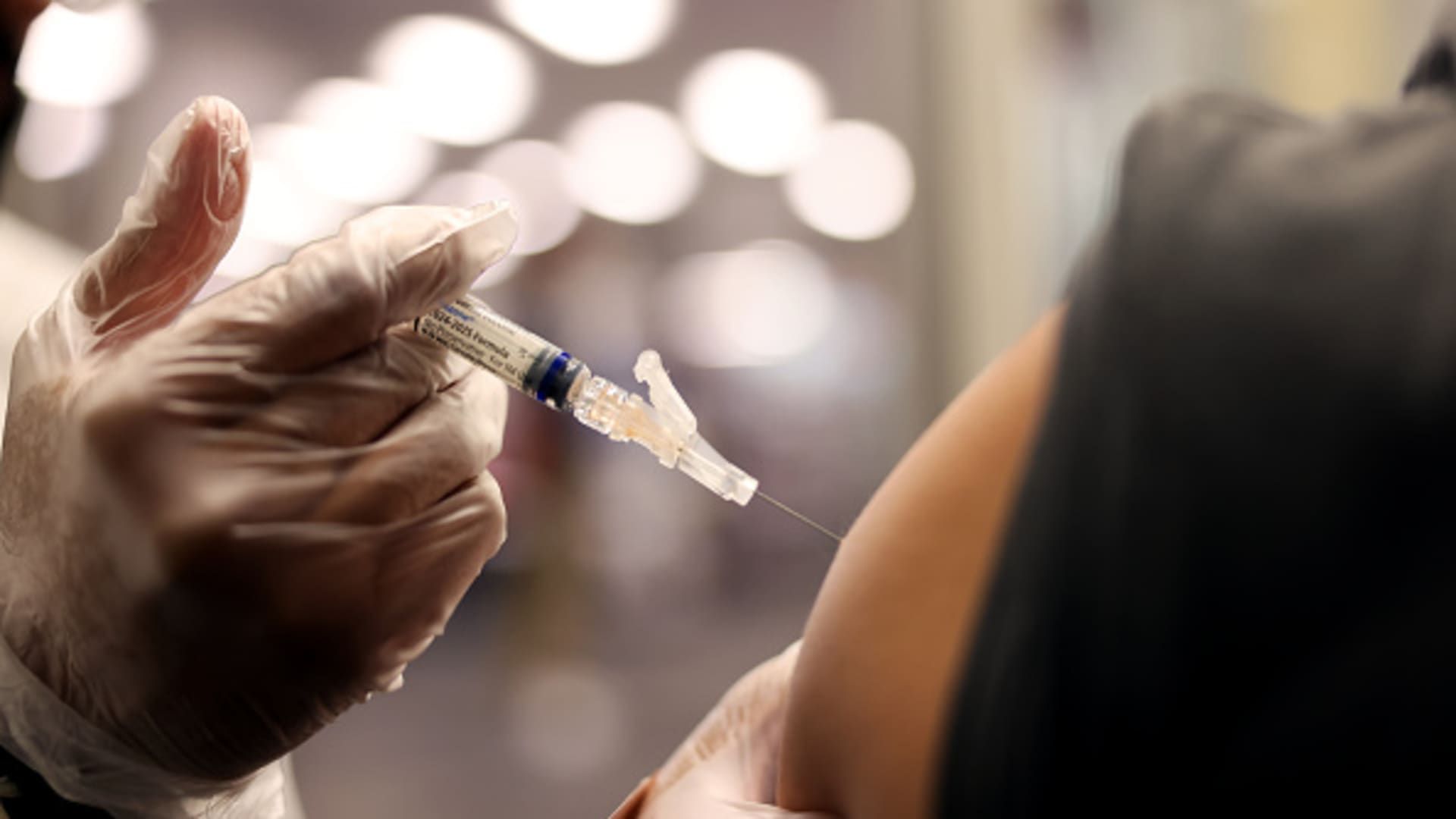 108026872-1724881387376-gettyimages-2168146888-1473216-me-0828-covid-vaccines-cmh-06.jpeg