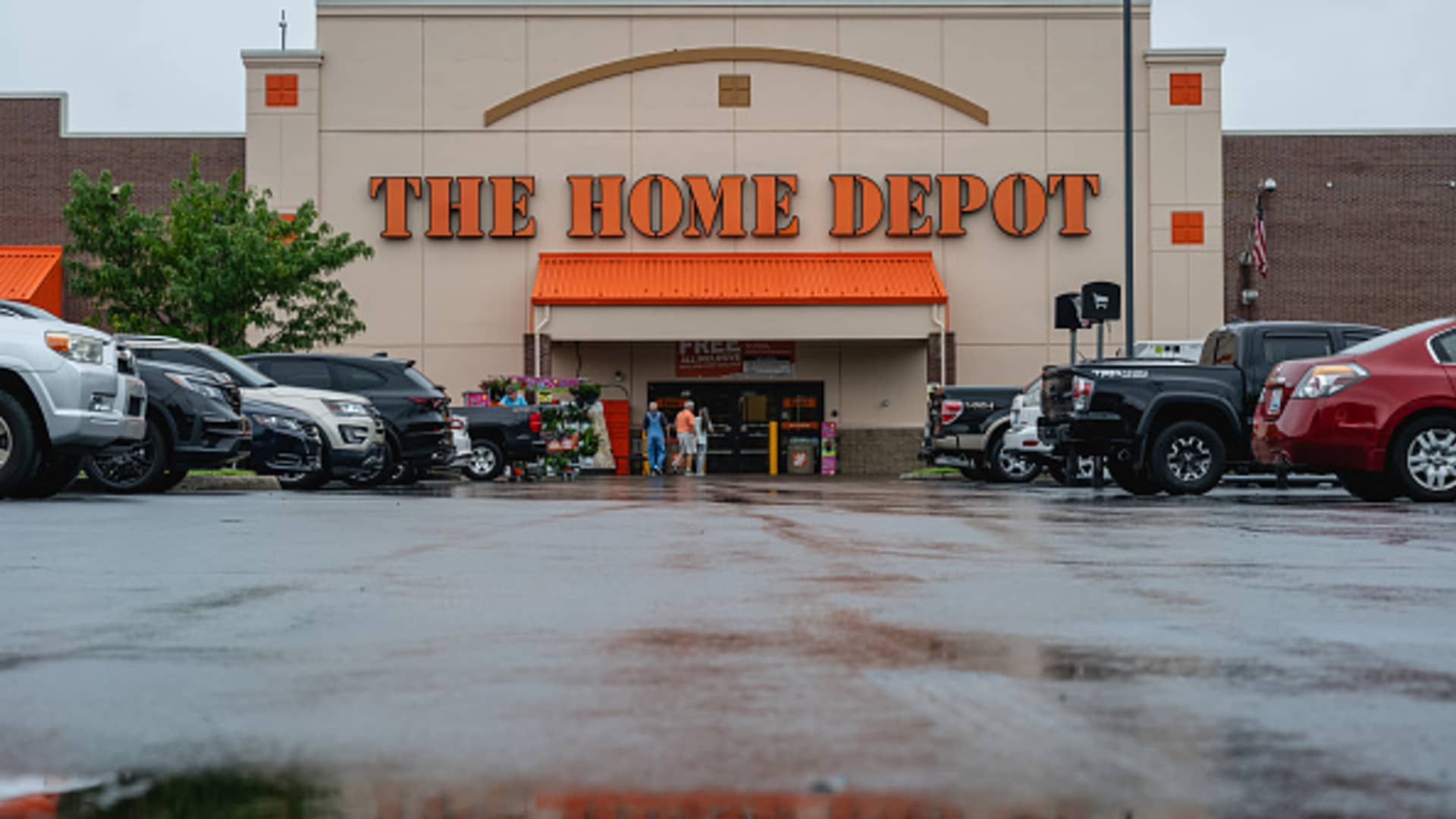 108060894-1731333371817-gettyimages-1598854883-HOME_DEPOT_EARNS.jpeg