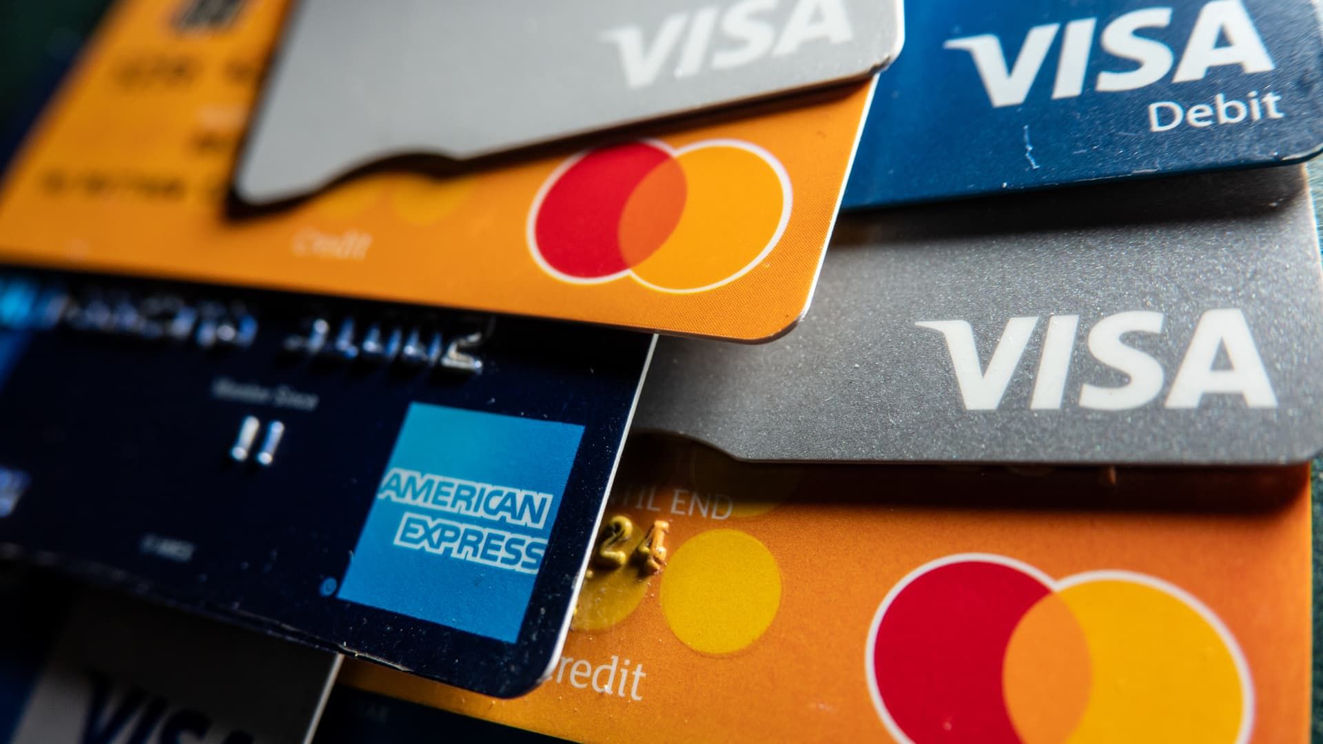 108086122-1736859559244-gettyimages-2192426420-creditcards-3.jpeg