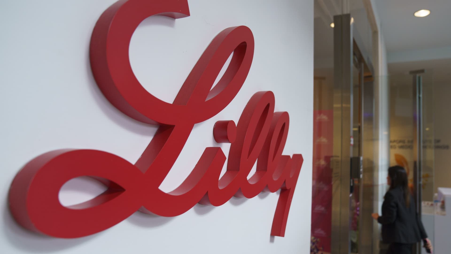 108086195-1736866540584-gettyimages-2184000208-SINGAPORE_ELI_LILLY.jpeg